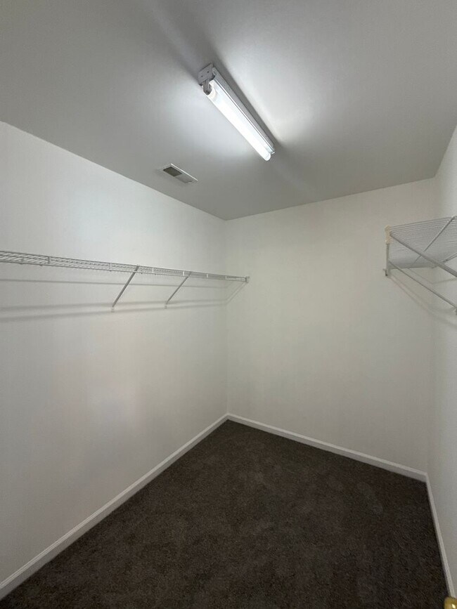 Building Photo - 4 Bedroom Home in Moss Creek!
