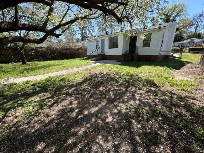 Building Photo - 2737 Royal St