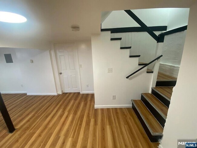 Building Photo - 29 High St