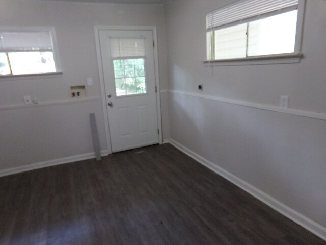 Building Photo - 404 Poplar St