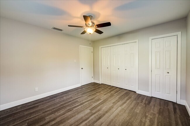 Building Photo - 1701 E Henry Ave