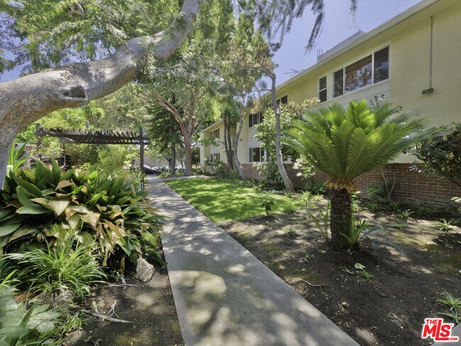 Building Photo - 1217 N Crescent Heights Blvd