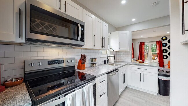 Building Photo - 730 E Alameda Ave