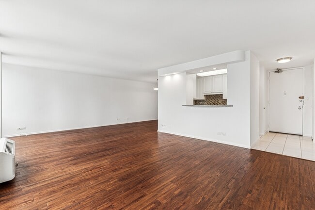 Building Photo - 111 E Chestnut St