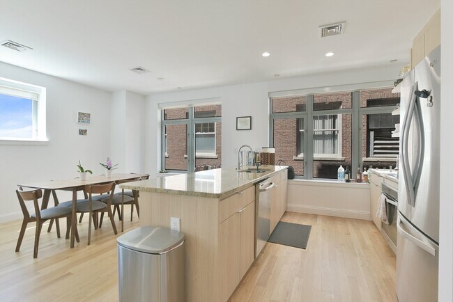 Building Photo - 425 Boylston St