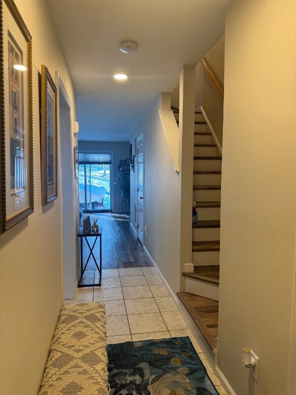 Building Photo - 301 Alexandra Ct