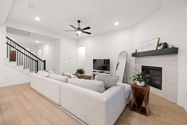 Building Photo - 2604 Acoma Ln