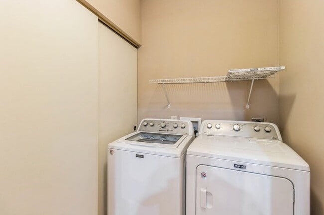 Building Photo - HOLIDAY LEASING SPECIAL! -2 Bedroom, 2 Bathroom Condo in Waukee