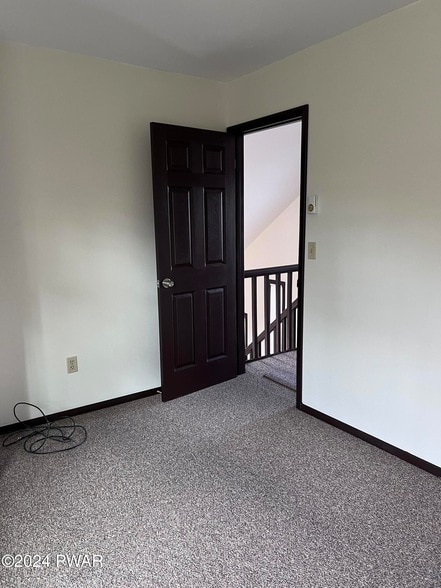 Building Photo - 2392 Meadow View Dr