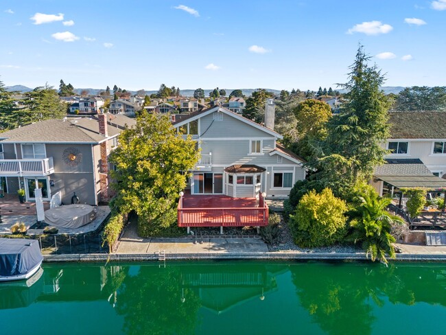 Building Photo - Serene Waterfront Home in Foster City