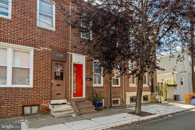 Building Photo - 2326 E Hazzard St