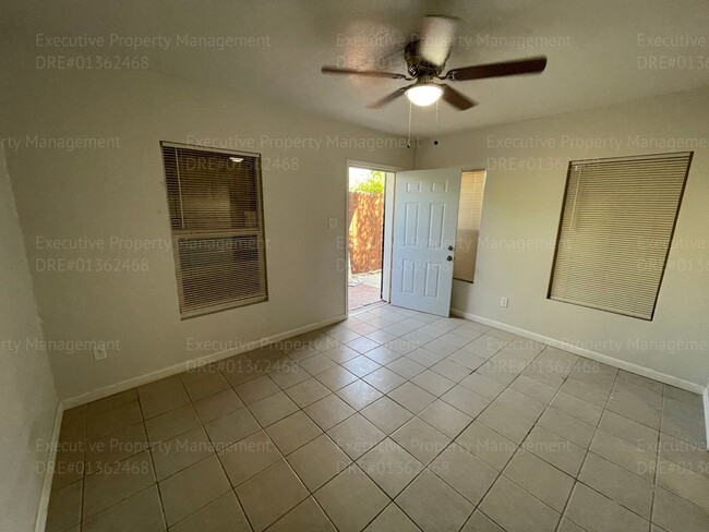 Building Photo - 1 bedroom 1 bathroom  back house with a pr...