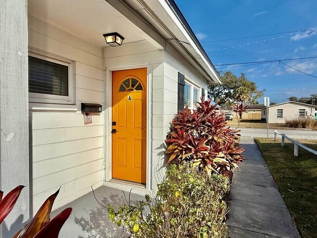 Building Photo - 1904 W Cypress St