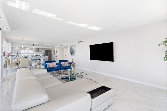 Building Photo - 2100 S Ocean Dr