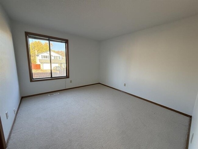 Building Photo - 1943 SE 73rd Ave