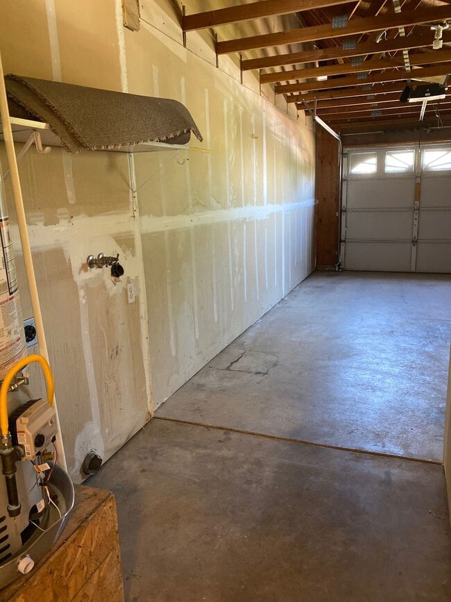 Building Photo - 1023 Burton Dr