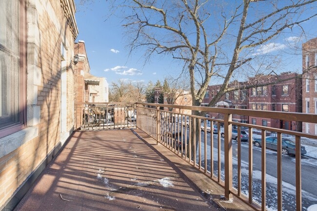 Building Photo - 2332 W Superior St