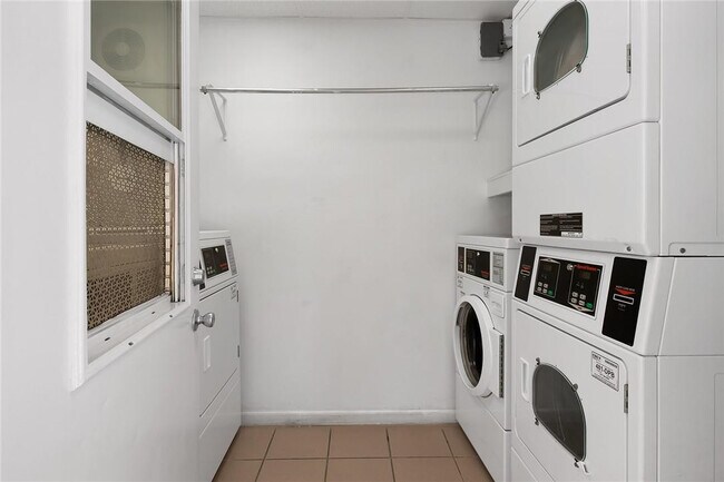 Building Photo - 5900 NE 22nd Way