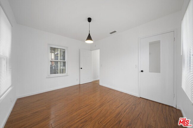 Building Photo - 235 Joy St