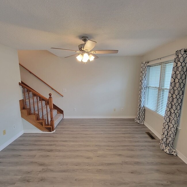 Building Photo - 3/2 Townhouse-Cookeville City Limits-End Unit