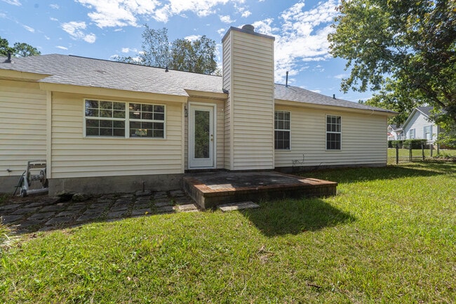 Building Photo - 5 Astor Ct