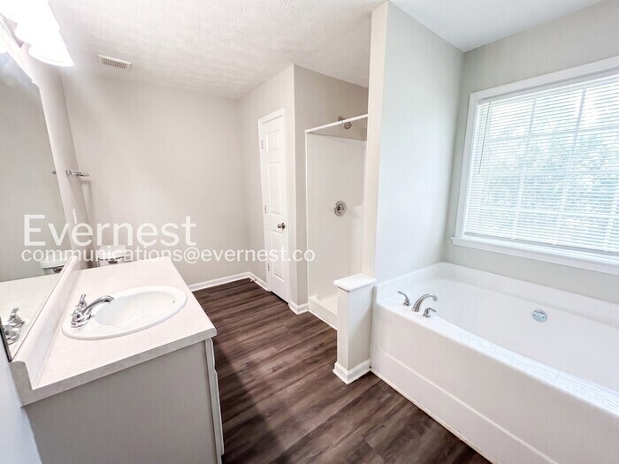 Building Photo - 313 Silverthorne Cir