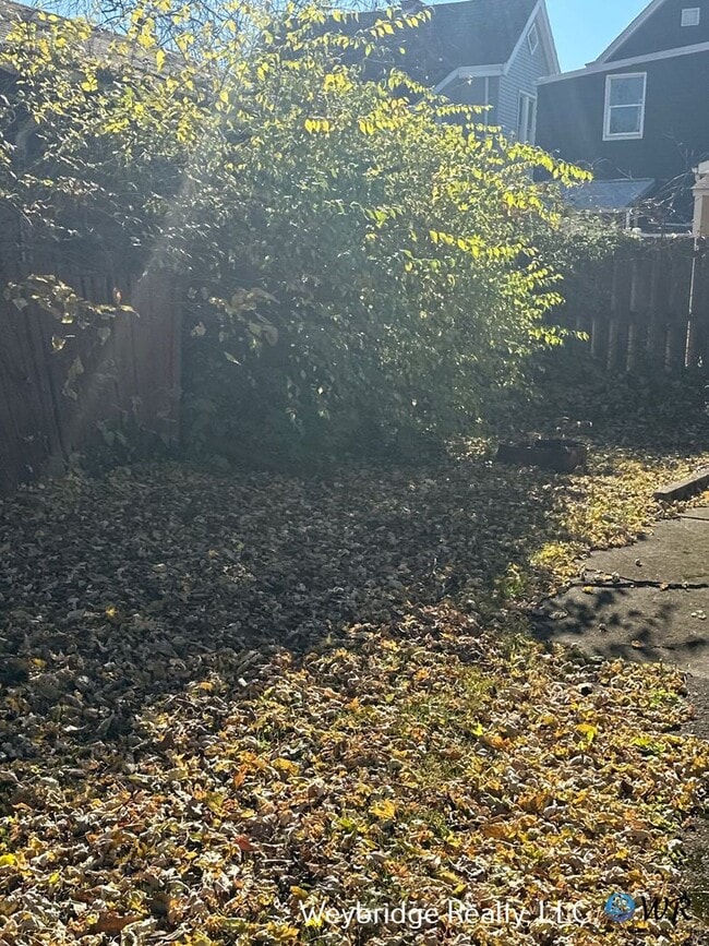 Building Photo - 407 Jackson Ave