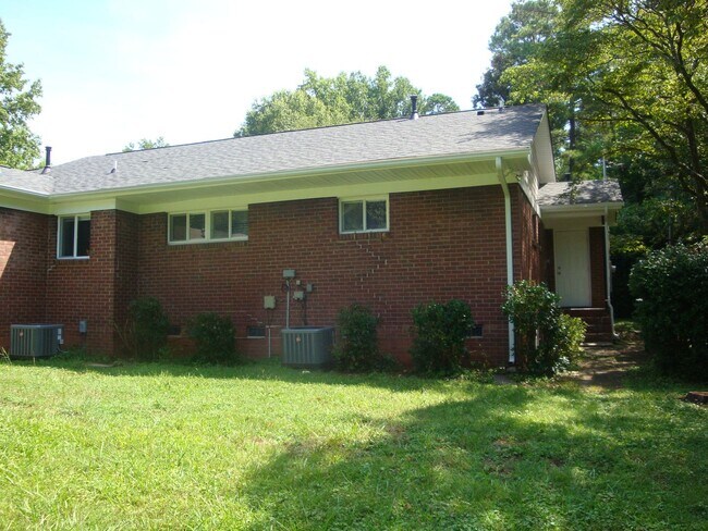 Building Photo - 3136 Creighton Dr