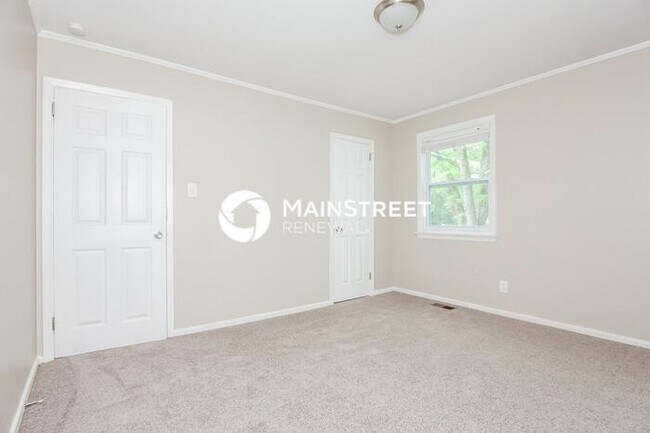 Building Photo - 4 Bedroom Pet-Friendly Home in Charlotte, NC with Main Street Renewal