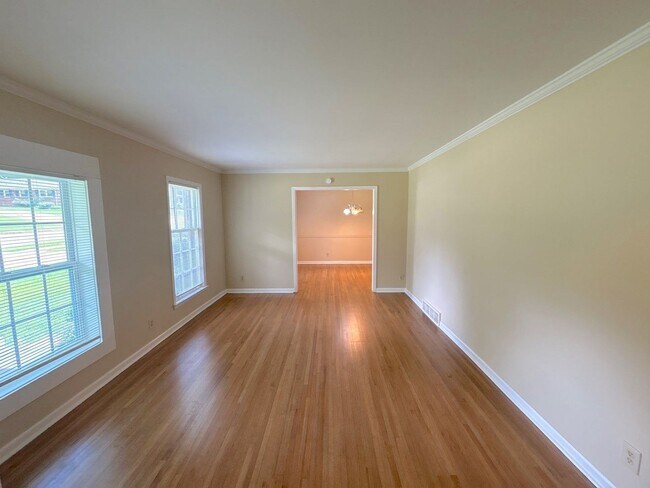 Building Photo - 5099 Oak Meadow Ave