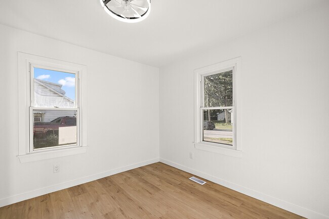 Building Photo - 11259 Chapp Ave