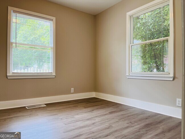 Building Photo - 608 Askew Ave