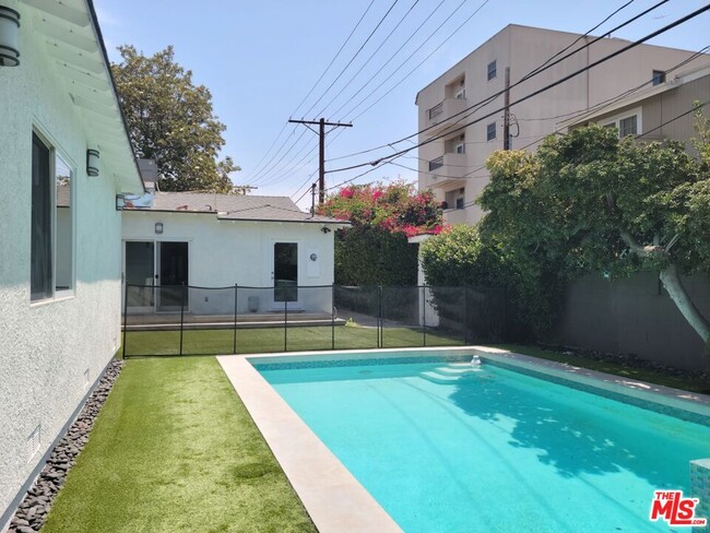 Building Photo - 4419 Wortser Ave