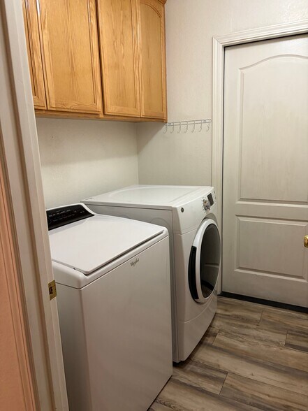 Building Photo - 1795 Brookside Dr