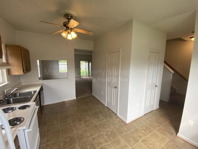 Building Photo - 10910 Coreys Way