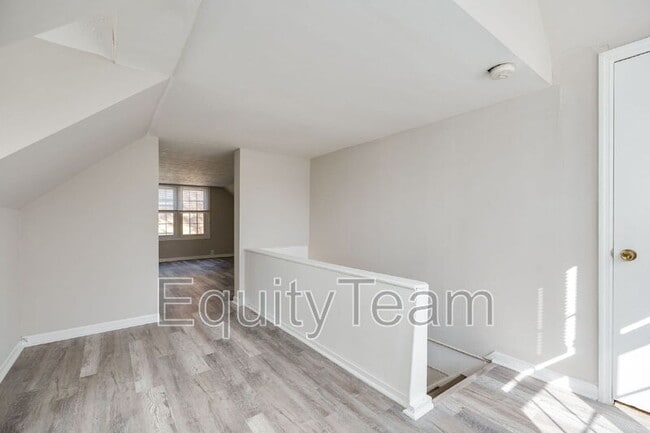 Building Photo - 3918 Odin Ave