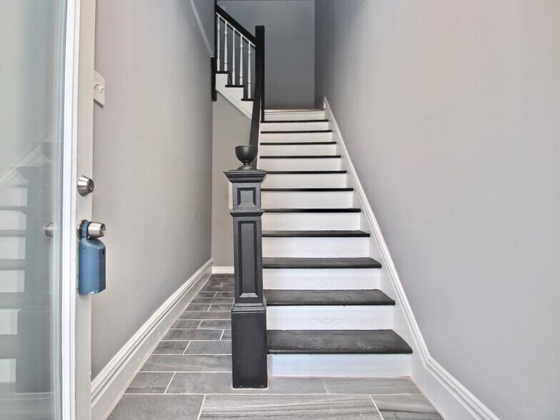 Building Photo - 3526 Vista Ave