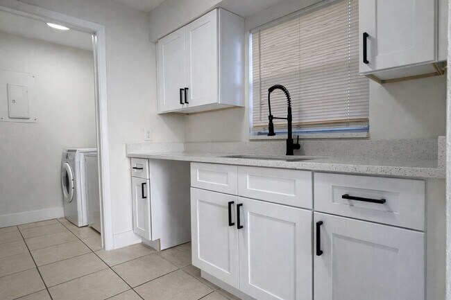 Building Photo - 4265 Desoto Ave