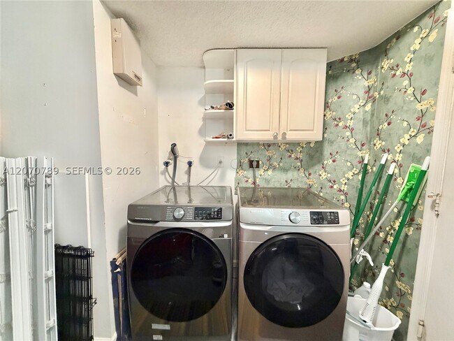Building Photo - 415 NW 165th Ave