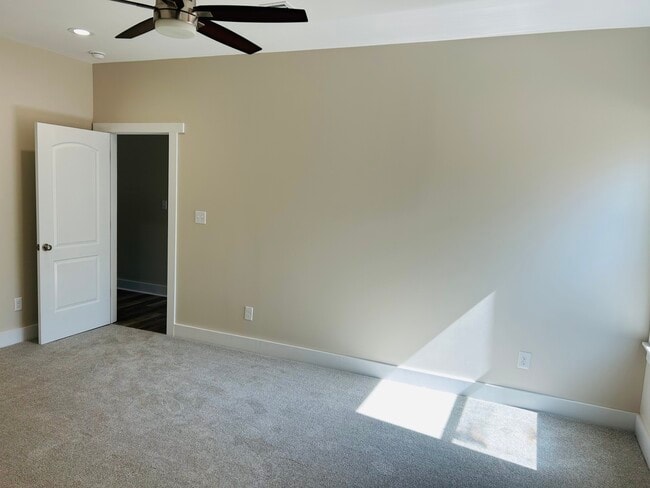 Building Photo - 1212 68th Ct