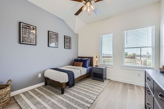 Building Photo - Oakmont Floor Plan