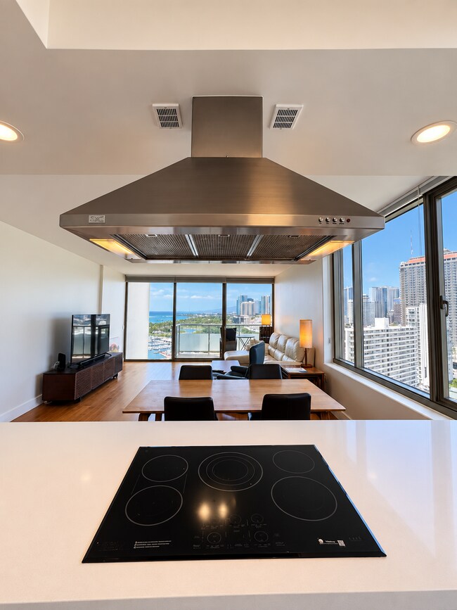 Building Photo - 1551 Ala Wai Blvd