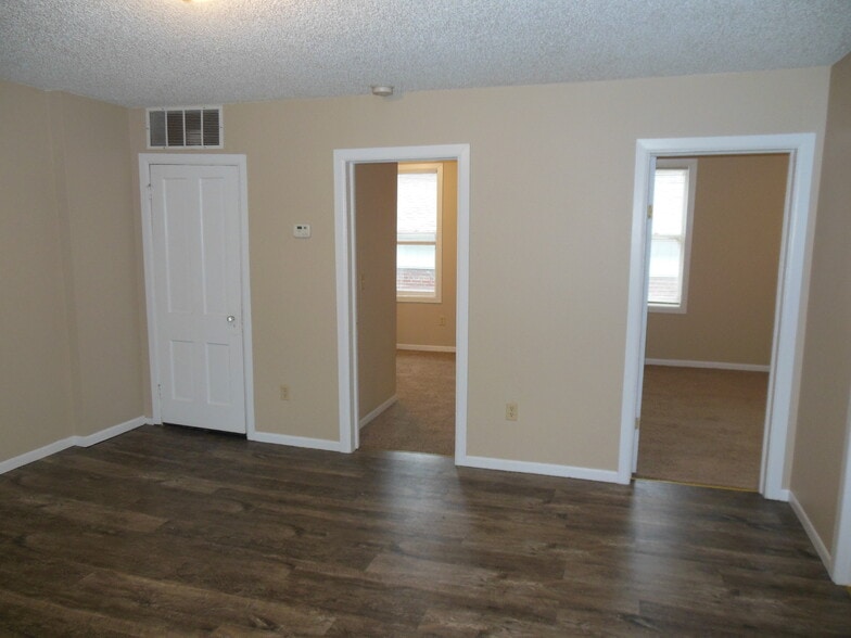 Building Photo - 609 Market St