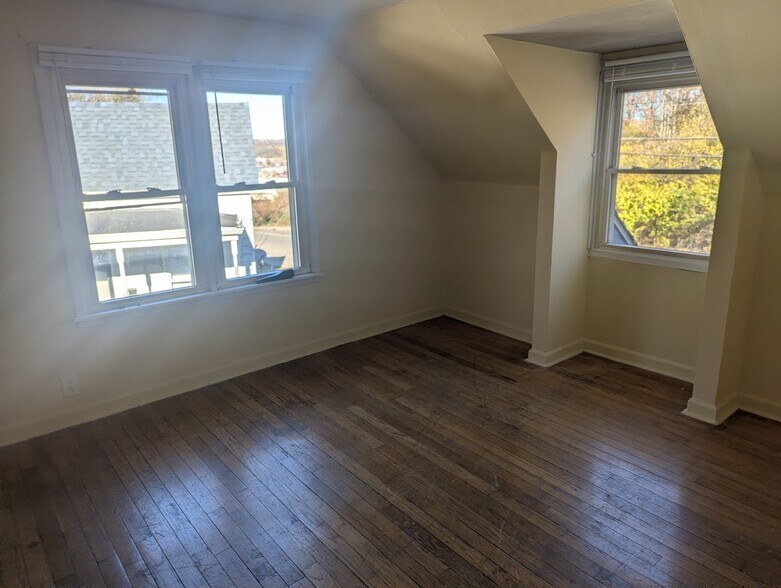 Building Photo - 4081 Clifton Ave