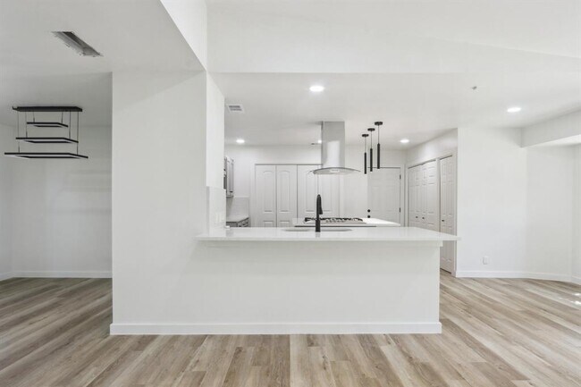 Building Photo - 9807 Kendal Dr