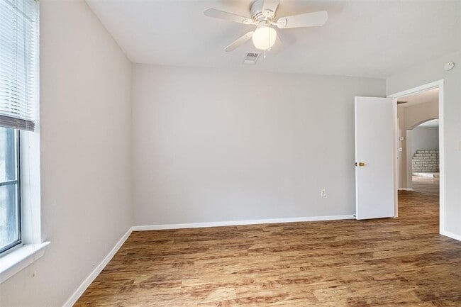 Building Photo - 6618 Cherrywood Ln