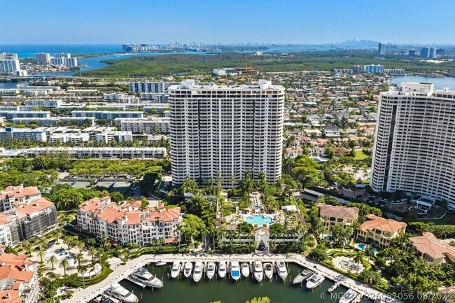 Building Photo - 2000 E Island Blvd