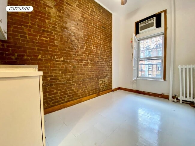 Building Photo - 103 W 70th St