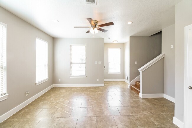 Building Photo - 3223 Bay Oaks Harbor Dr