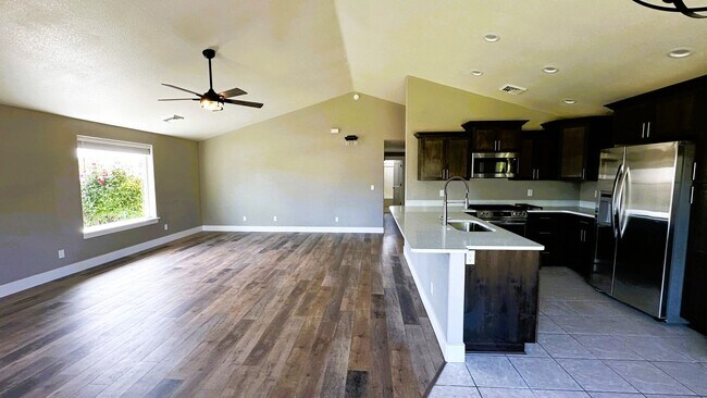 Building Photo - 147 Summerwood Ct